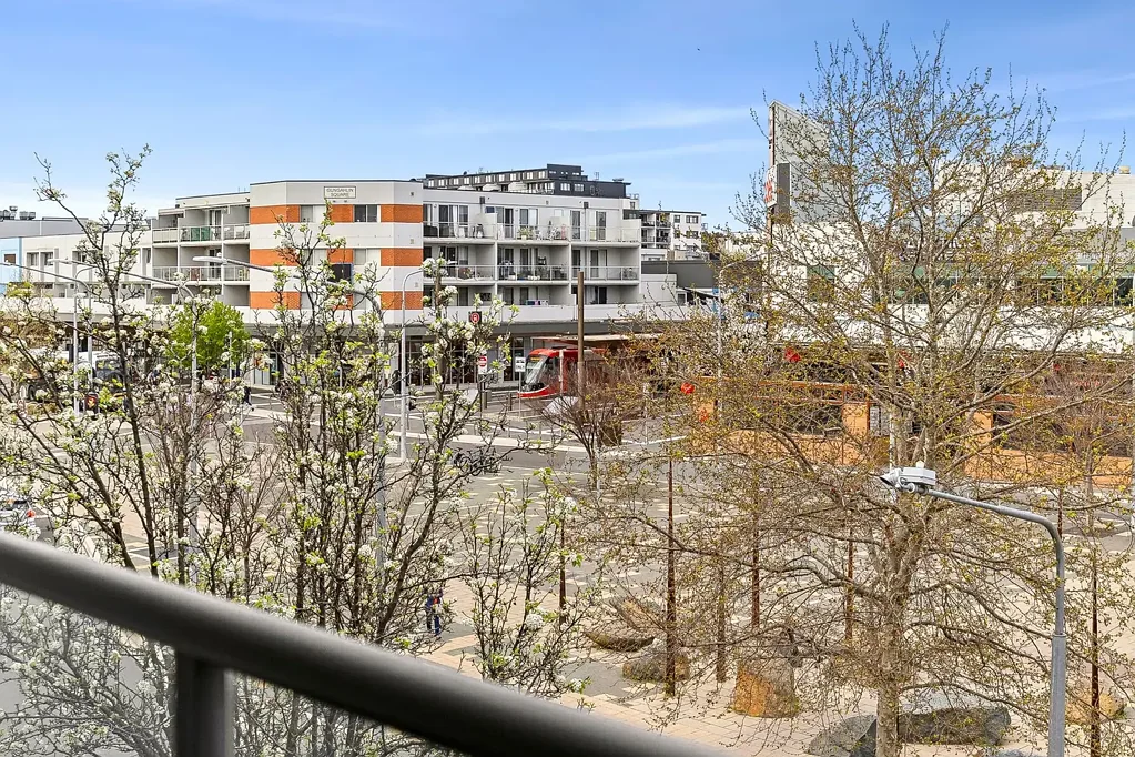 Gungahlin 1房  THE BRIEF: Low-Maintenance Living in the Heart of Gungahlin CBD