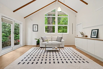 Stirling 3कमरा Mid-Century Sanctuary with an Architecturally Designed Studio