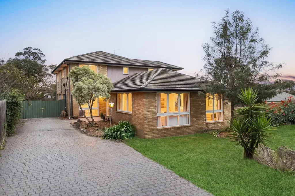 Sunbury 5房 占地 1,351 平方米的罕见家庭港湾，拥有卓越的开发潜力 A Rare Family Haven with Exceptional Development Potential on 1,351sqm