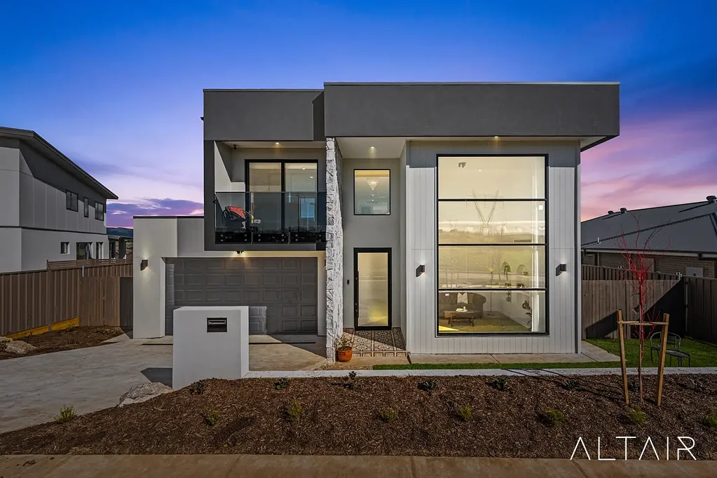 Macnamara 5Kwarto A Statement in Luxury Living Opposite Parkland with Sweeping Brindabella Views Moments from the Murrumbidgee River