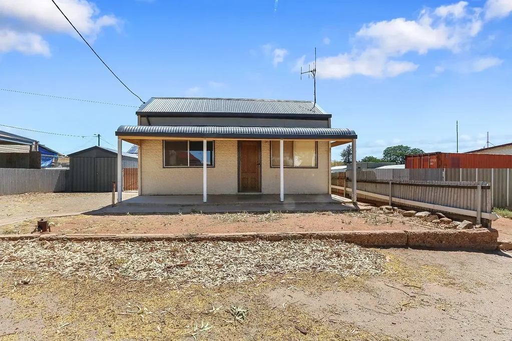 82 Nicholls Street