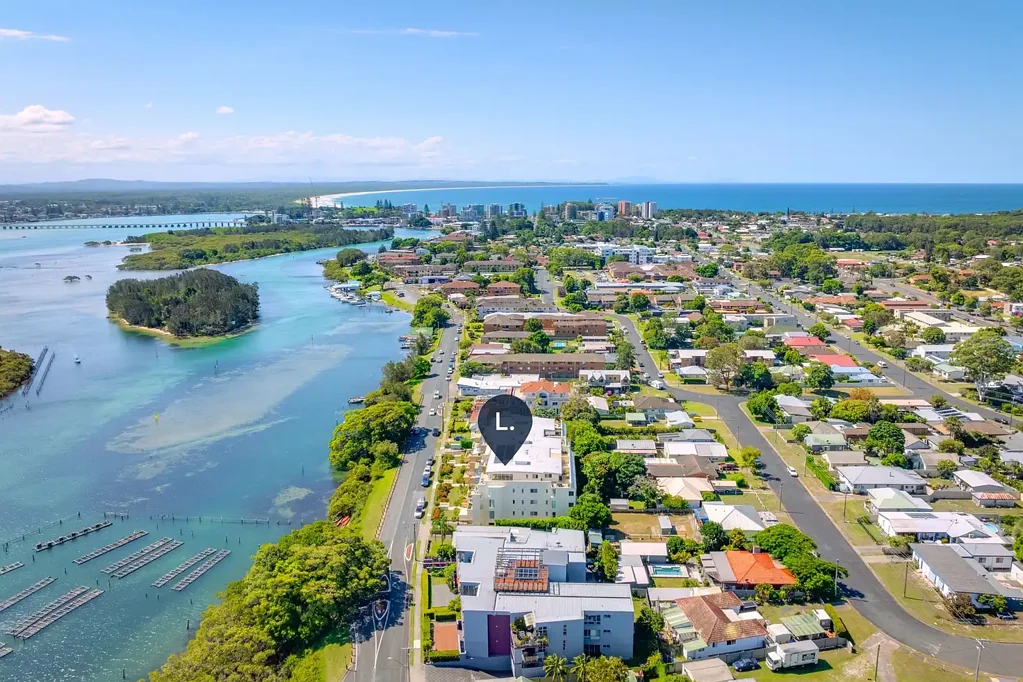 Forster 3 Bedroom Luxurious Lakefront Living At 'Regatta Apartments'!