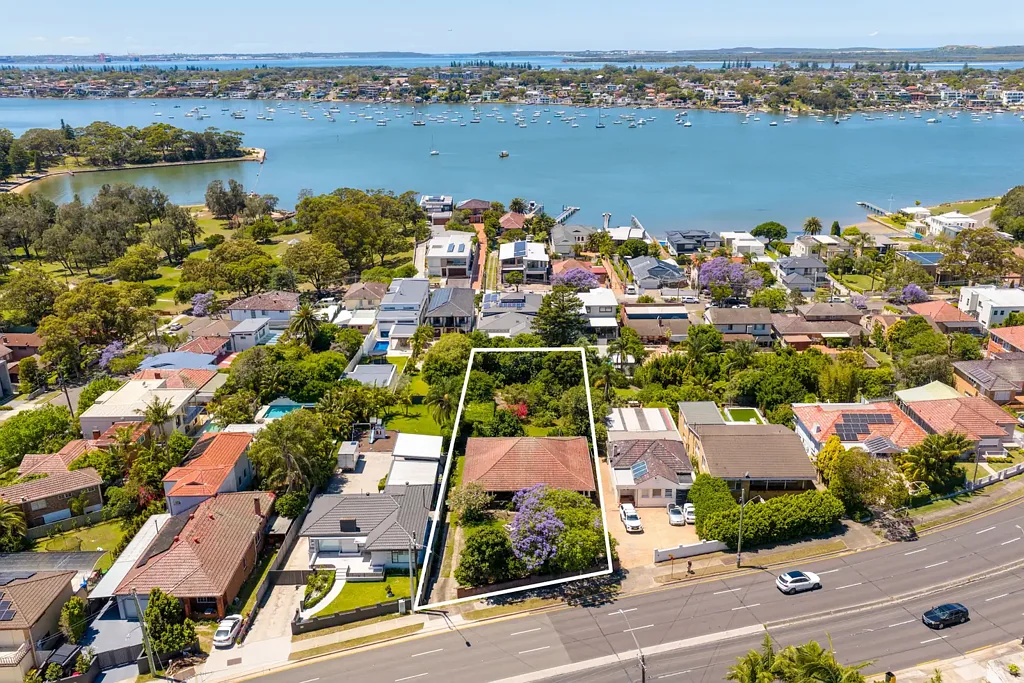 Blakehurst 5બેડરૂમ Rare undeveloped potential on 1538sqm garden block