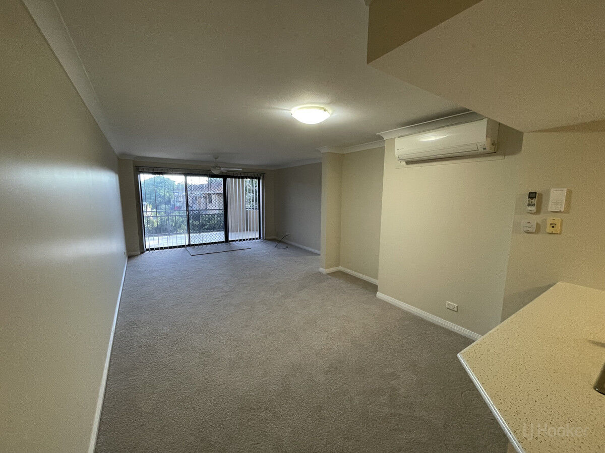 UNIT 207 392 MARINE PDE, LABRADOR QLD 4215, 0 habitaciones, 0 baños, Unit