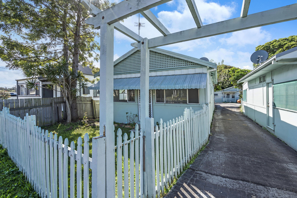 UNIT 1 2-4 CORAL ST, THE ENTRANCE NSW 2261, 0 rūma, 0 rūma horoi, House