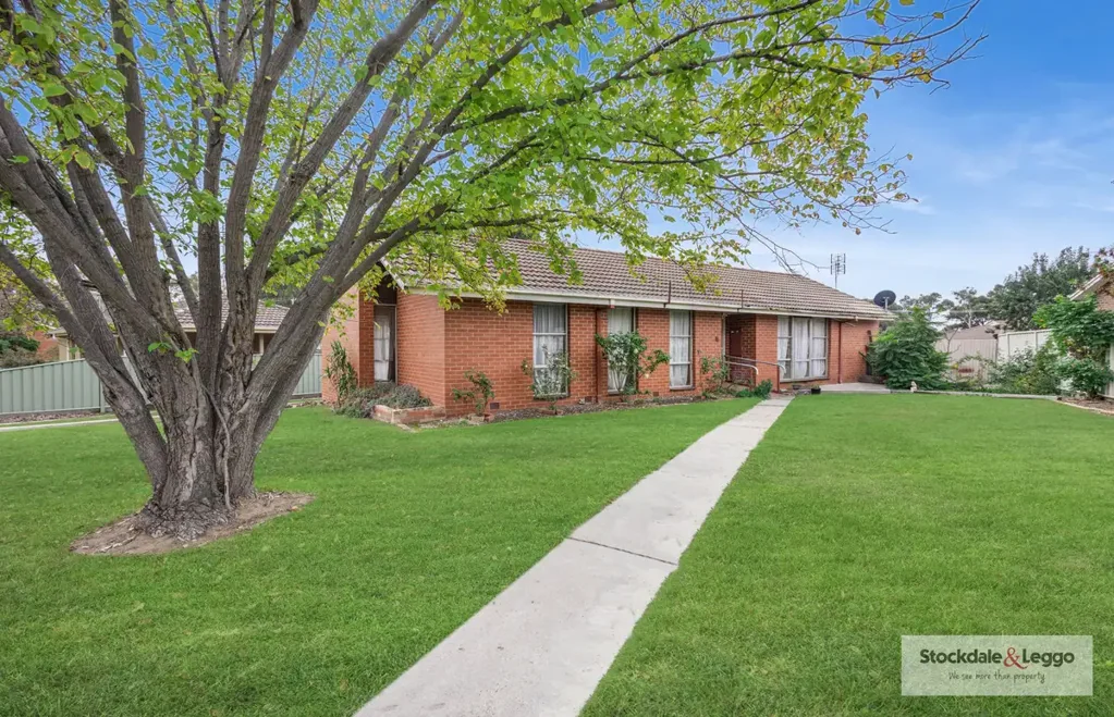 California Gully 4房  Renovators, first-home buyers and project seekers — 5 Truscott Avenue is ready for its next chapter.