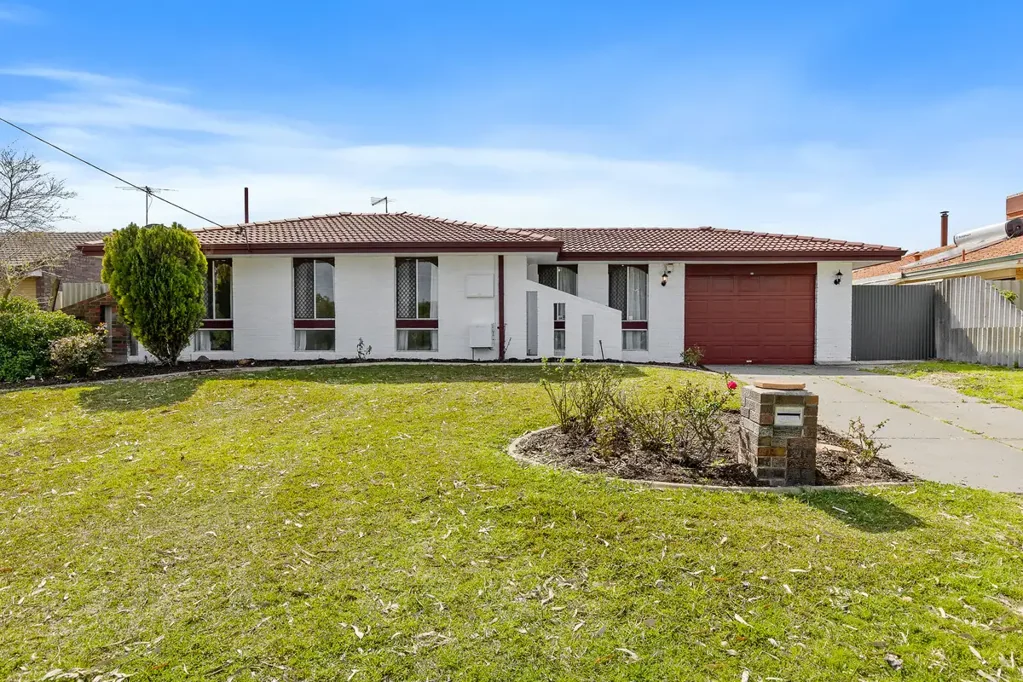 18 Exhibition Way, Cooloongup, WA 6168