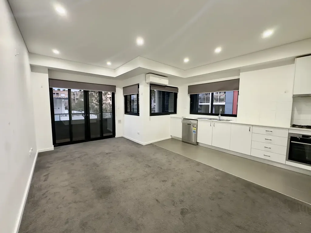 Location, Security & Convenience! , Large 2 Bedroom Apartment With Balcony!