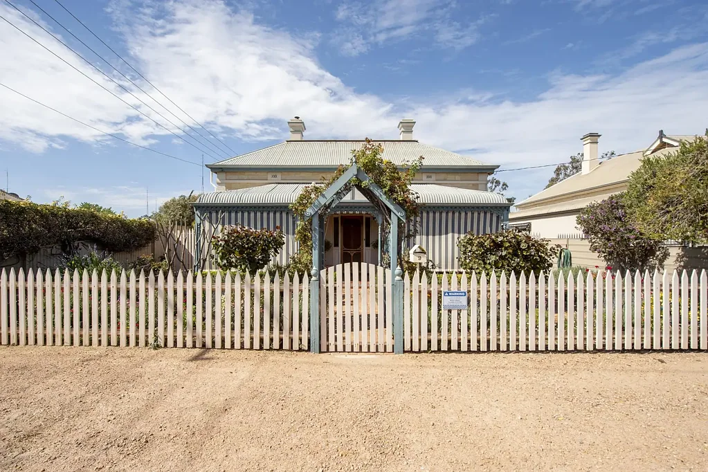 3 Bedrooms -  Quiet Location