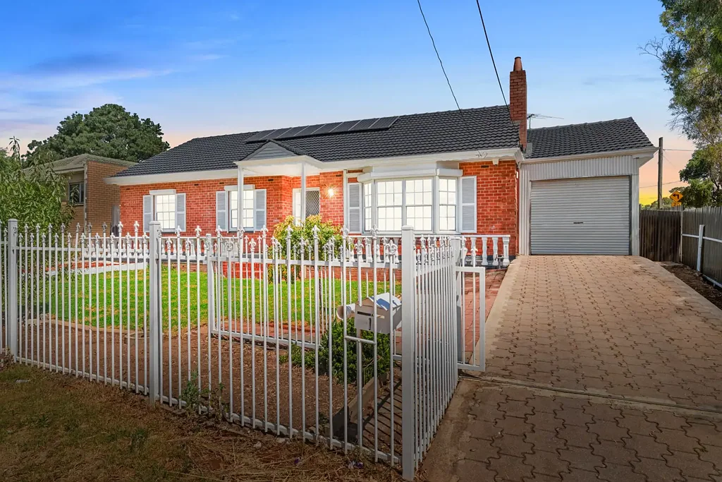 1 Gulfview Parade, Valley View, SA 5093