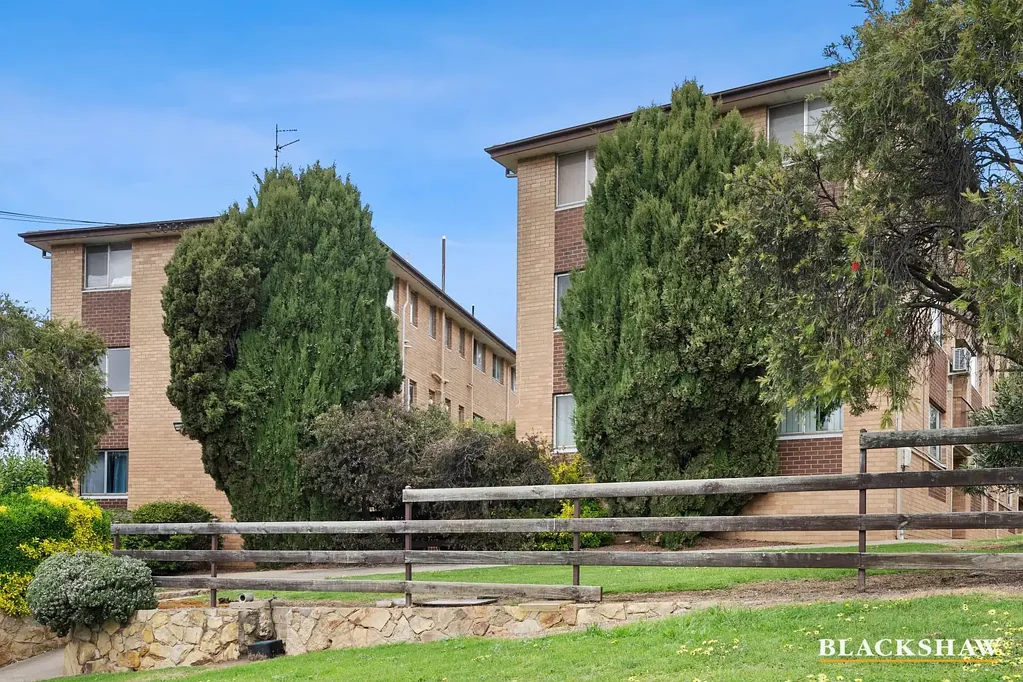 Crestwood 2房  Ideal Investment With Long-Term Tenant