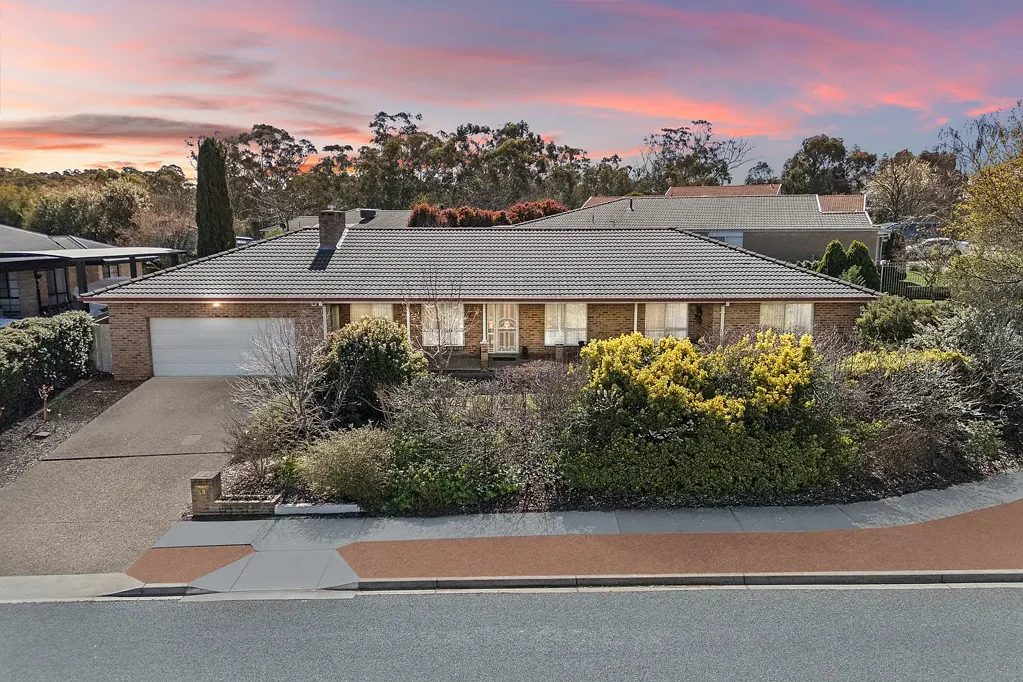 Amaroo 5 Slaapkamer Elegant Five-Bedroom Home Designed for Family Comfort