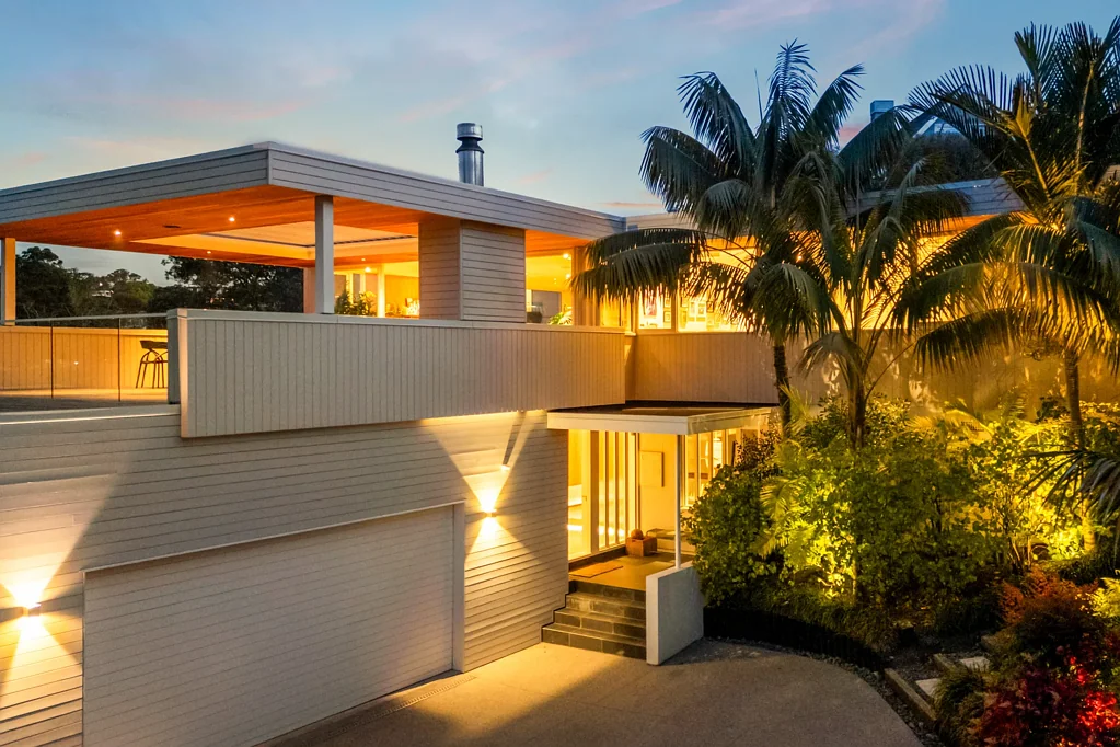 Remuera 5房 双文法学区 · 两代建筑名师杰作 · 热带风情环绕的泳池私邸！ Architectural masterpiece