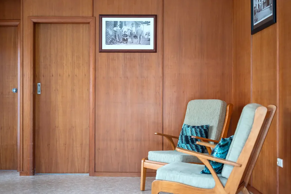 Figtree 3房 Weatherboard魅力住宅 明亮室内空间 广阔户外区域 近758平米地块 悬崖景观 舒适庭院 双联独立车库 开发潜力 A classic original cottage with endless possibilities