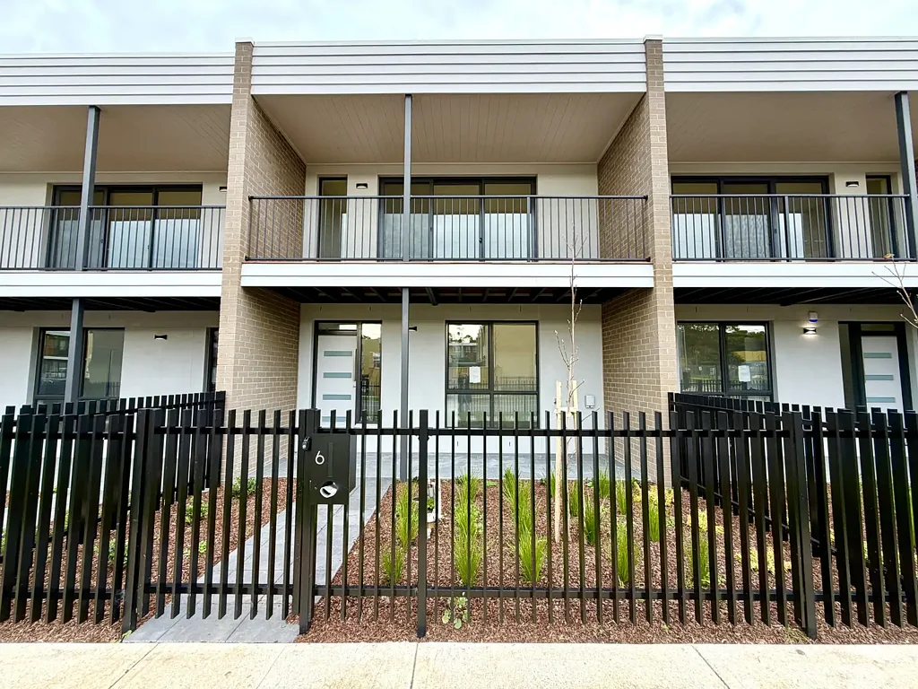 Modern Sunshine North Living with 2 Beds, 2 Baths and Garage
