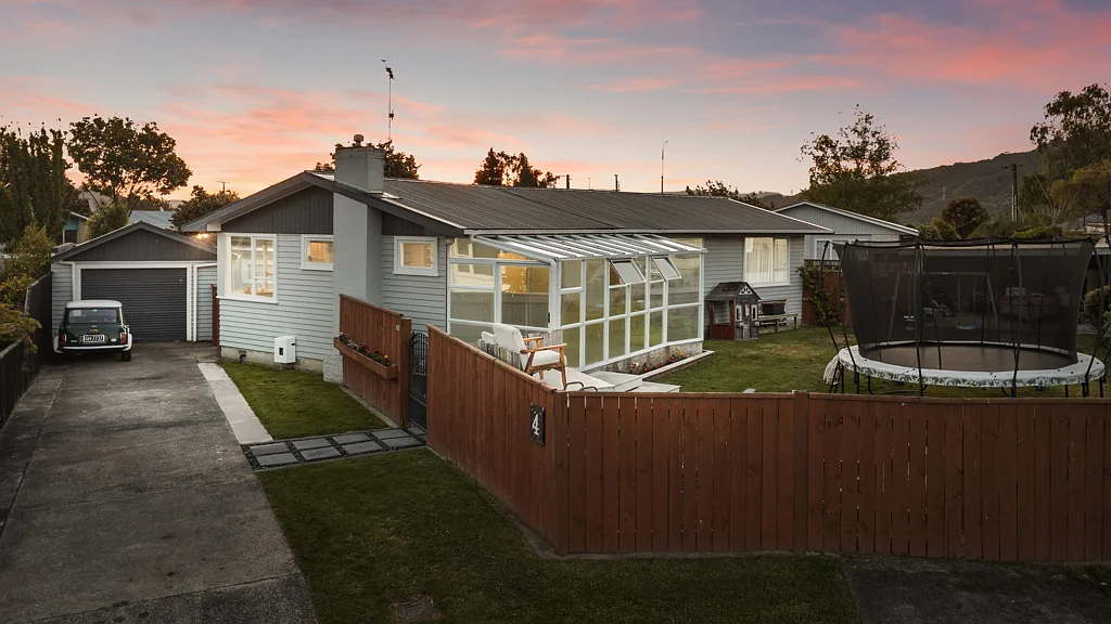 4 Sequoia Place, Maoribank, Upper Hutt, Wellington