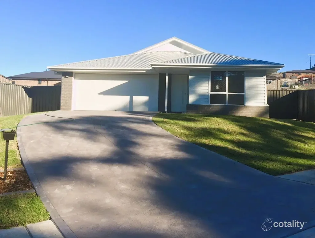 31 Floresta Crescent, Cameron Park, NSW 2285