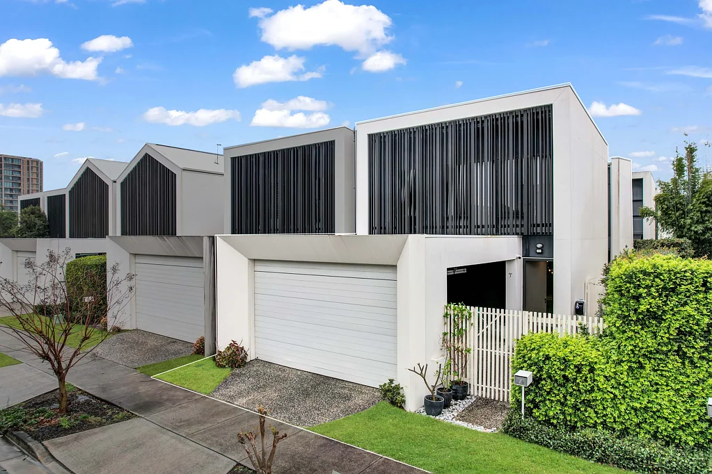 2/6 Magnoli Circuit, Palm Beach, QLD 4221