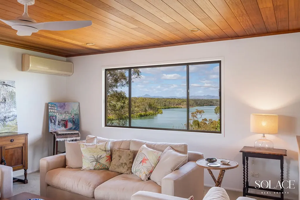 Boyne Island 4બેડરૂમ The kind of view you never tire of, in a home you'll never forget.