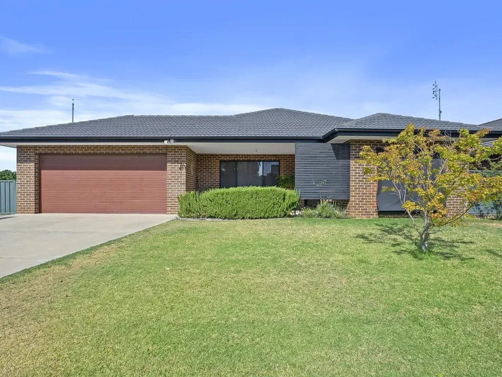 Mathoura 3 Bedroom Lovely Presented Modern Home UNDER OFFER