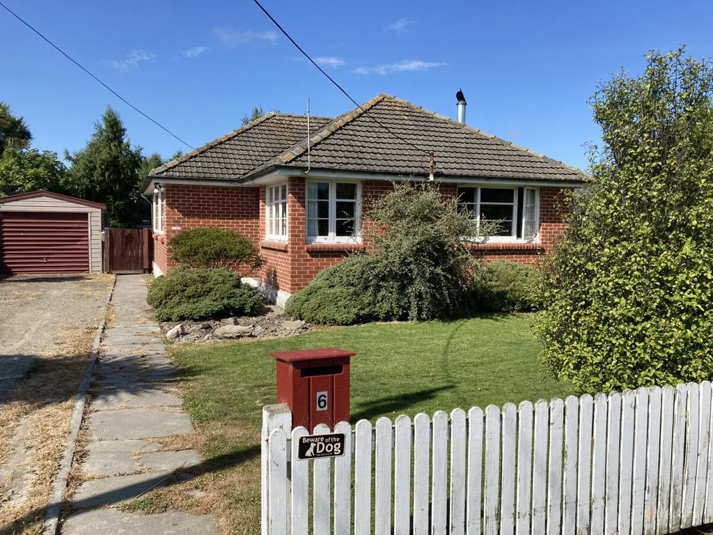 3 Bedroom Home | Open Plan Living | Close to Town