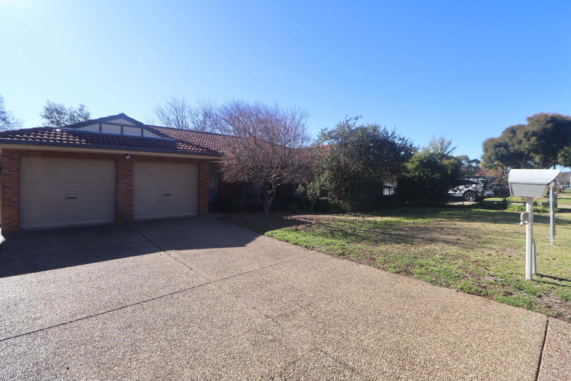 19 BALLEROO CR, GLENFIELD PARK NSW 2650, 0部屋, 0バスルーム, House