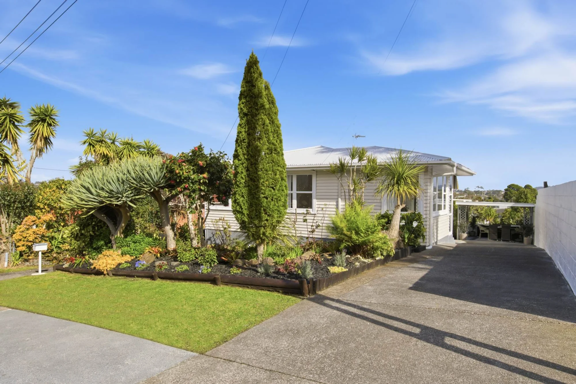 New Windsor 4 Bedroom First Time Offered in 60 Years. Timeless Treasure