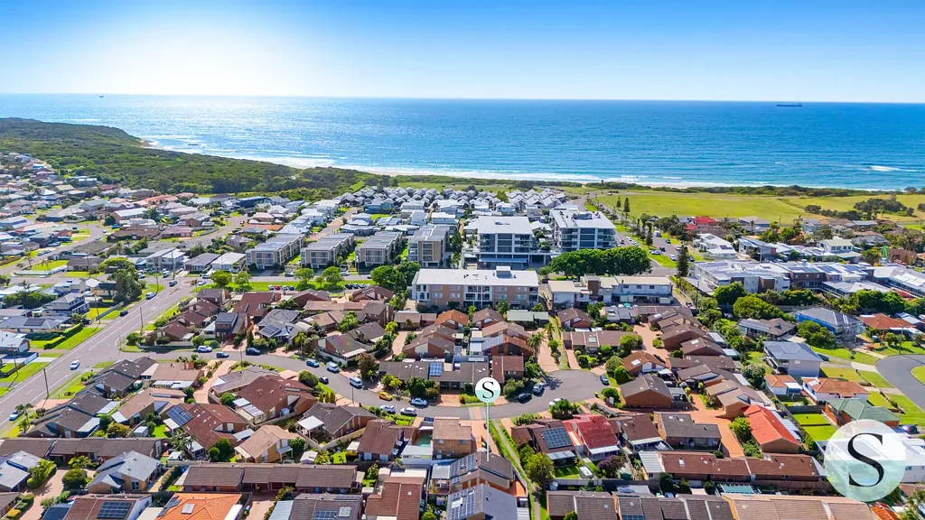 Caves Beach 3房  You've Never Seen One Like This Before! Completely Renovated, Move In Ready, Private Single Level Torrens Title Home, Only 500m From The Surf & Sand