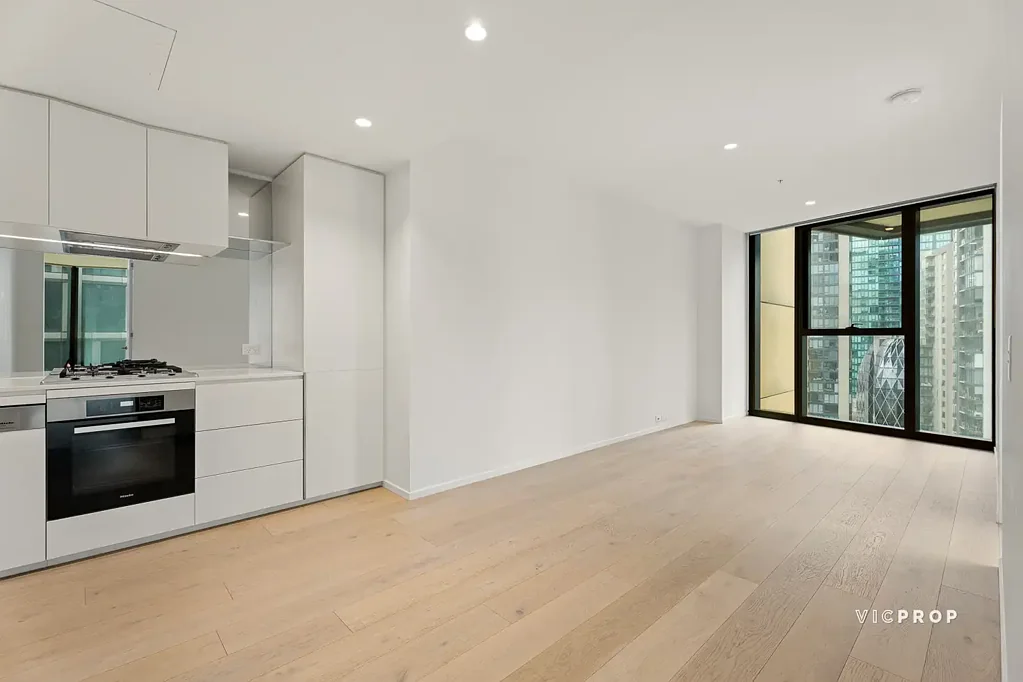 STYLISH TWO-BEDROOM APARTMENT IN MELBOURNE SQUARE