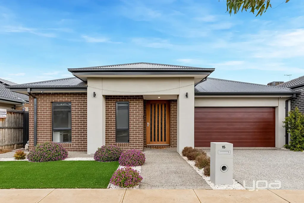 SPACIOUS 4 BEDROOM FAMILY HOME IN A PRIME LOCATION!