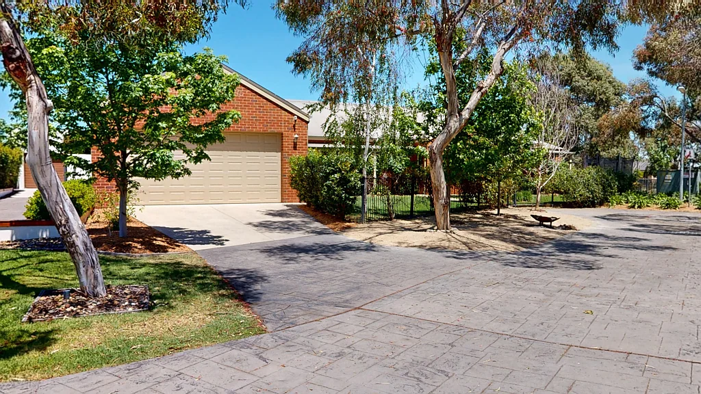 8 Jindabyne Court, Kialla, VIC 3631