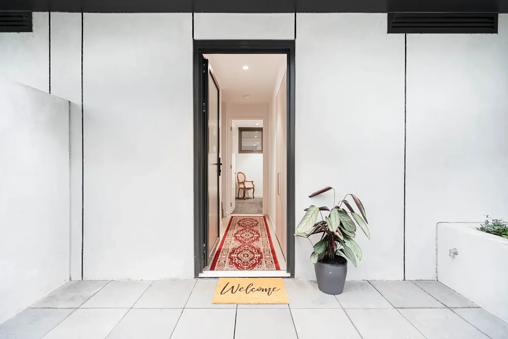 South Yarra 3房 South Yarra中心地帯 精品联排别墅 四卧宽敞布局 高端厨房设计 私人庭院连接 Manteau - Stylish City-Edge Living