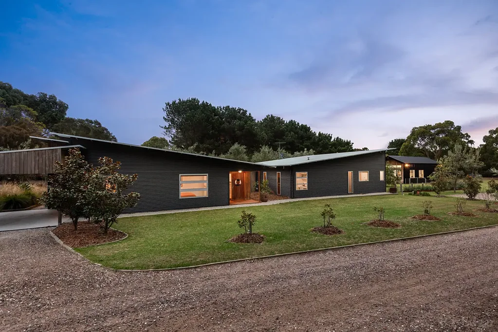 Indented Head 4कमरा An Exclusive Small Acreage Masterpiece