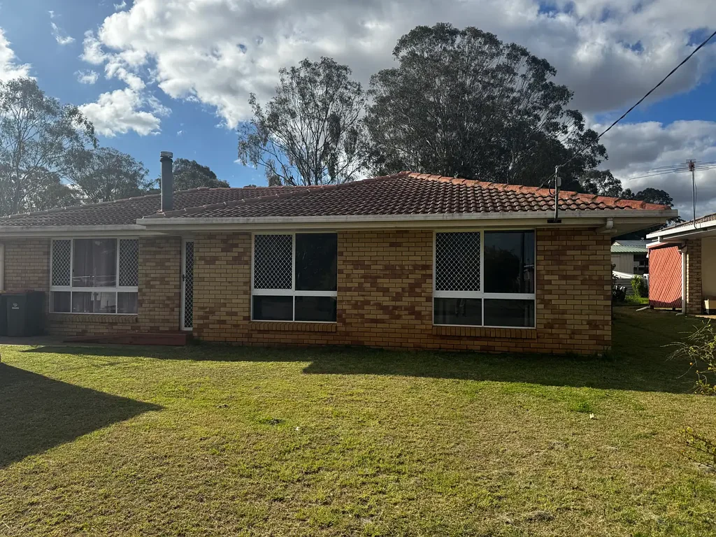 Kingaroy 3部屋 Low maintence Brickhome Close to all ammenties
