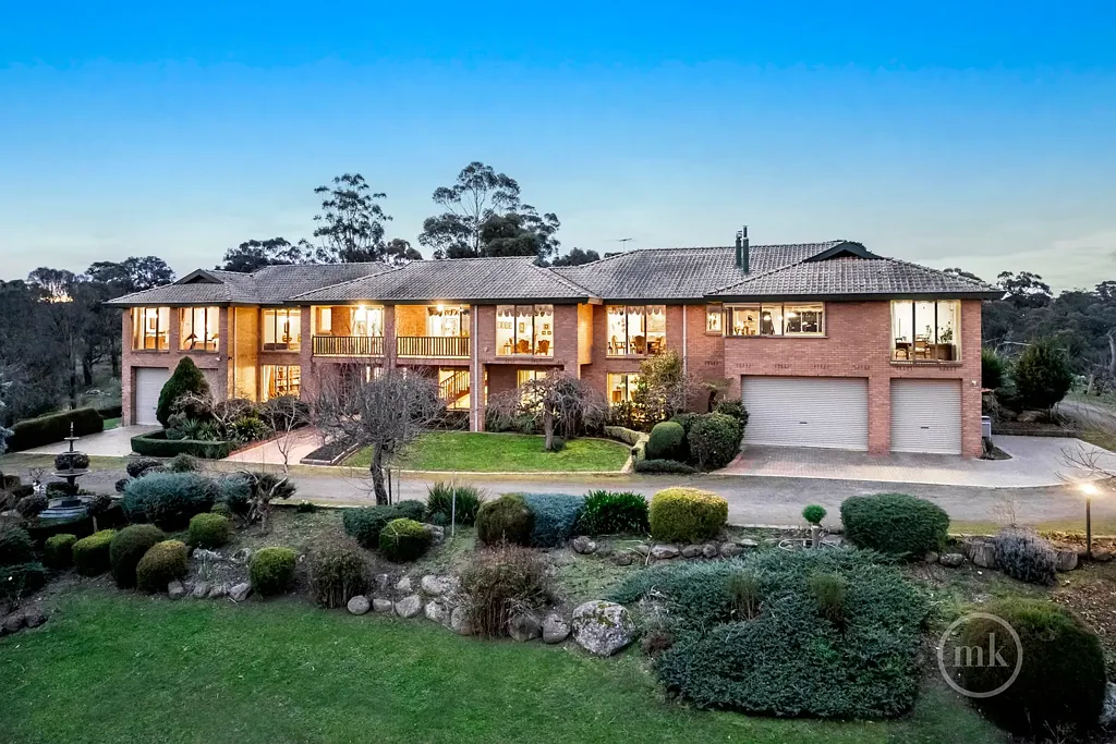 Diamond Creek 6 Bedroom An exclusive family estate on 12 acres