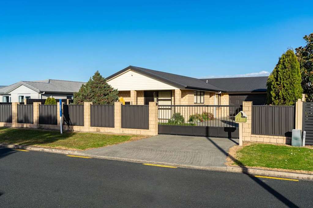 Mangawhai 3 Slaapkamer Stunning Solid Brick Family Home – Modern Comf...