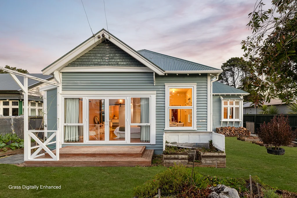 New Brighton 3Kwarto Coastal Charm With Room to Improve!