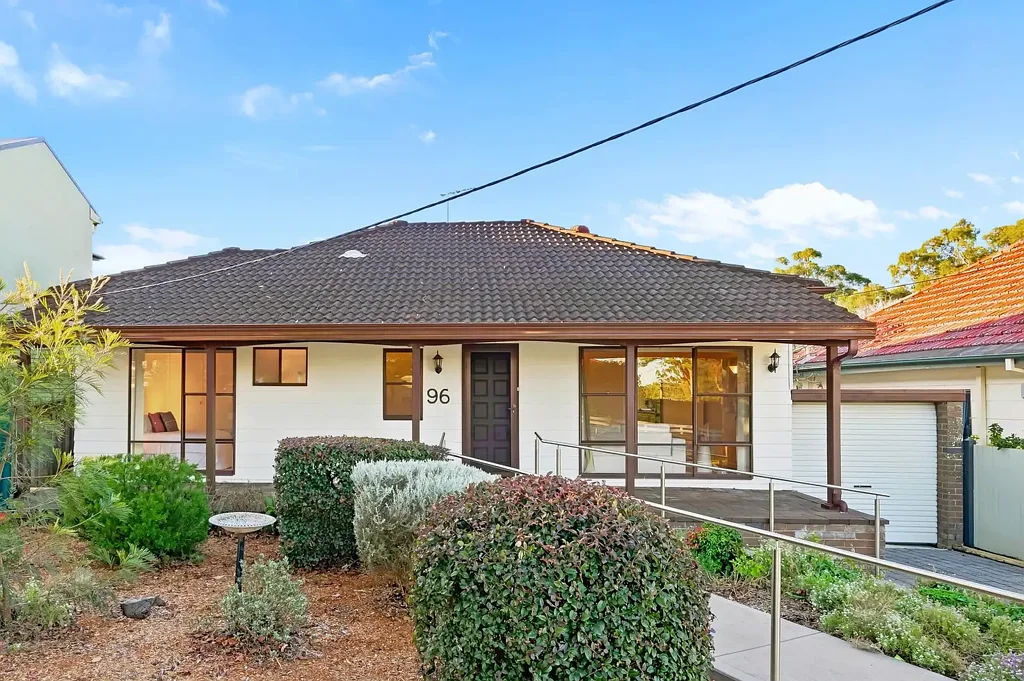 Hornsby 3房 经典住宅，优越地段 Classic Home, Great Location