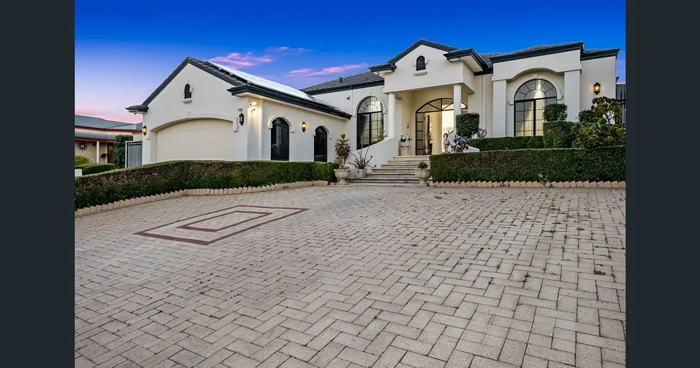 Landsdale 4ਬੈੱਡਰੂਮ Interested? Better Call Tom Zdunek 0488 004 363