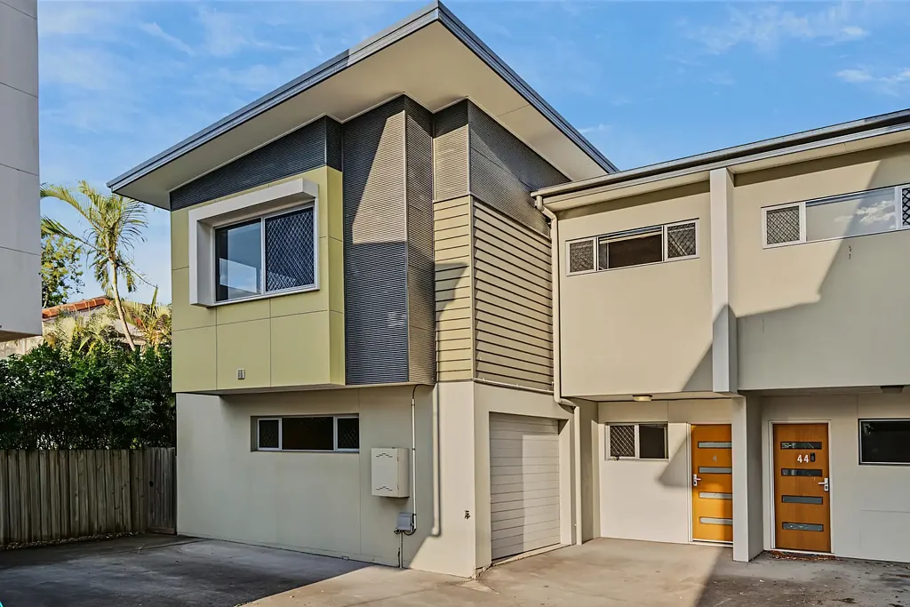 Yeronga 4침실 Freehold Townhome with Large Backyard