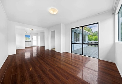 Totara Vale, 3 bedrooms & 2 bathroom