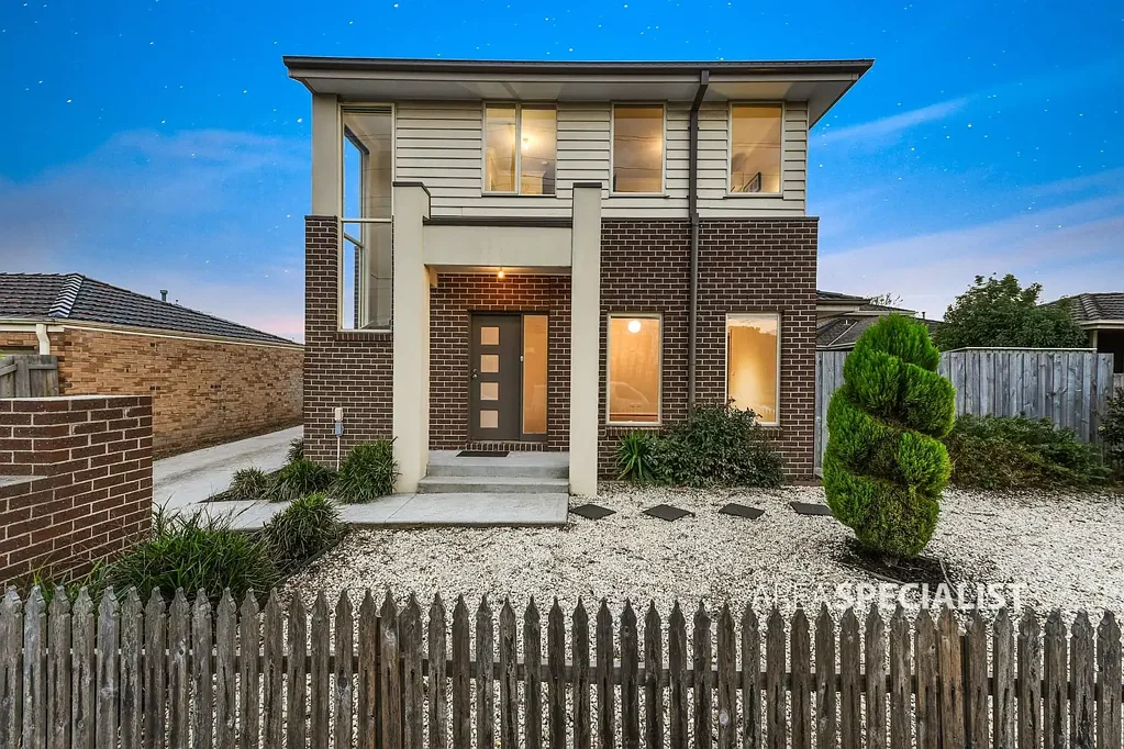 Dandenong 2ਬੈੱਡਰੂਮ The Brief: Within Walking Distance To Everything!