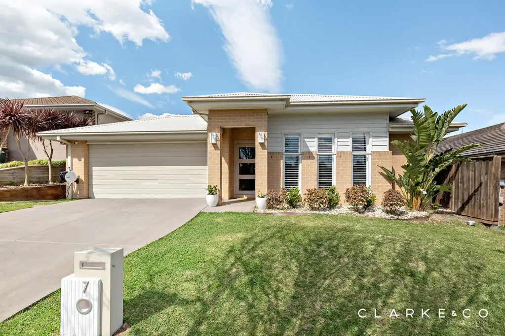 Gillieston Heights 4Kwarto GENEROUS FAMILY LIVING AND IMPRESSIVE ENTERTAINING!