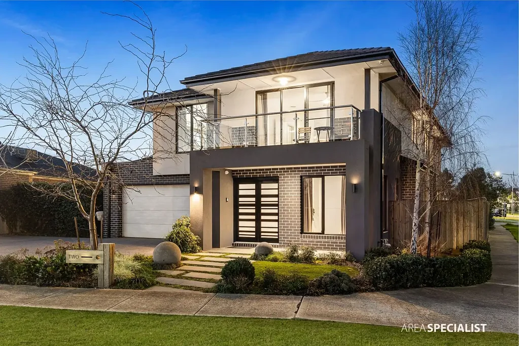 Werribee 7房 卓越家庭生活，带泳池和 Harpley Estate 独立姻亲房 Listed AS - Exceptional Family Living with Pool & Separate Granny Flat in Harpley Estate