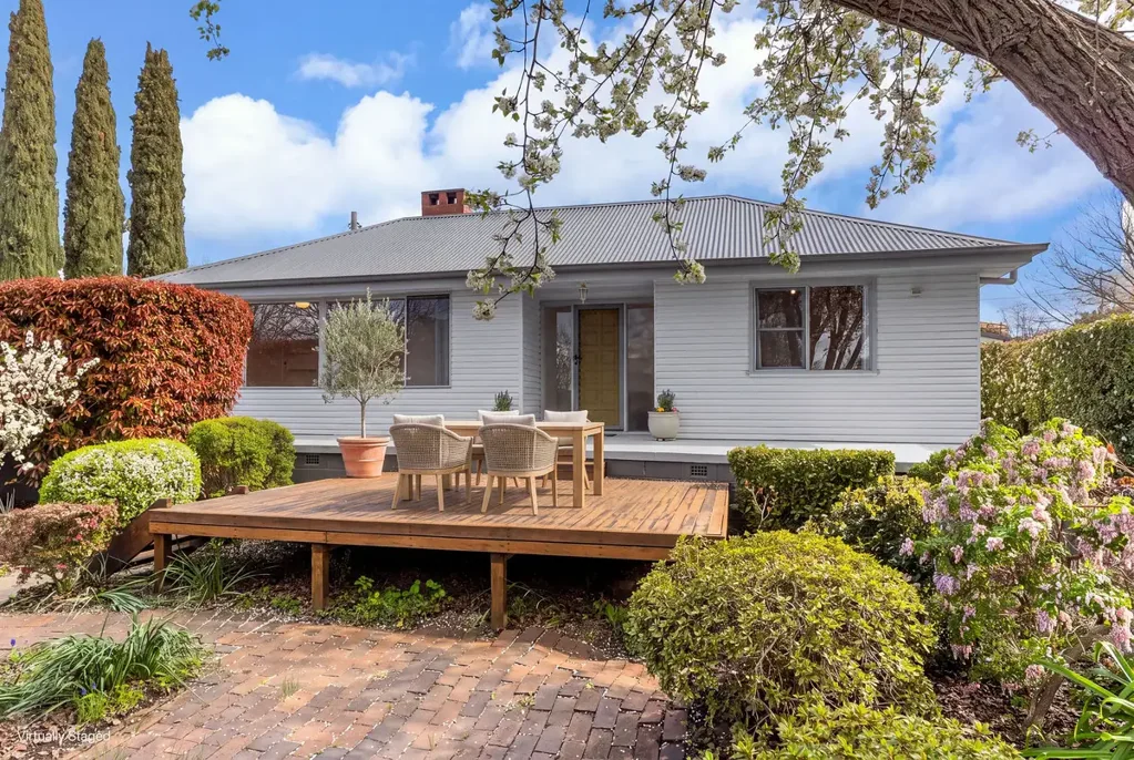 Griffith 3Kwarto Character Cottage, Thoughtfully Improved in Prime Location