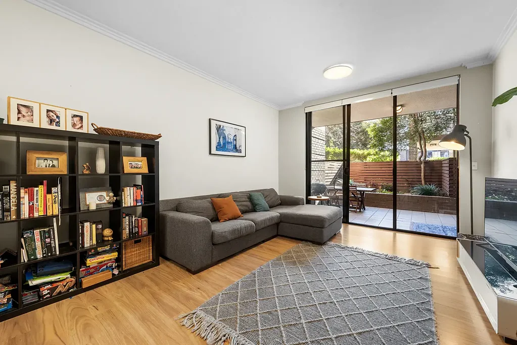 Spacious Ground Floor Apartment with Two Private Courtyards