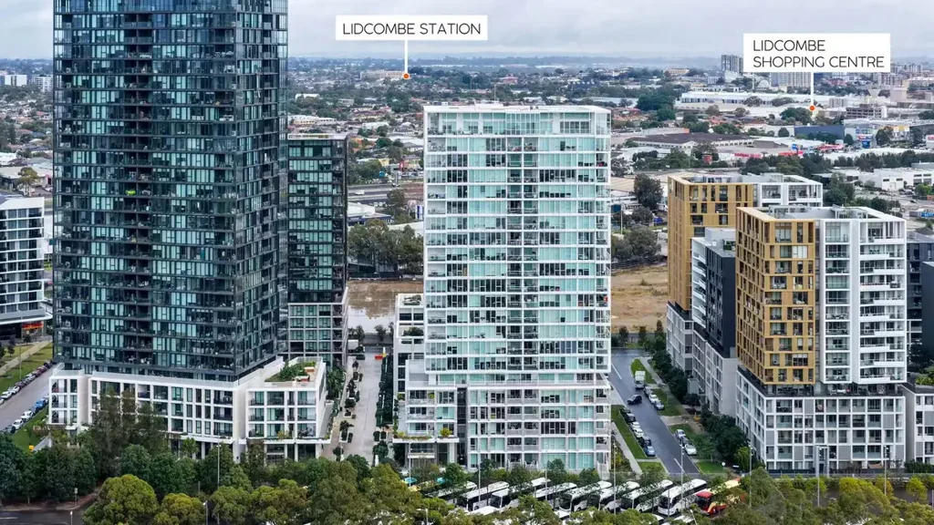 Lidcombe 3房 宽敞三房公寓  私人露台加阳台  主卧带Ensuite  现代厨房石材台面  度假村设施齐全  游泳池健身房  地理位置优越  奥林匹克公园旁  交通购物便捷 Total Area 210sqm | Spacious Three-Bedroom Apartment with Expansive Outdoor Area
