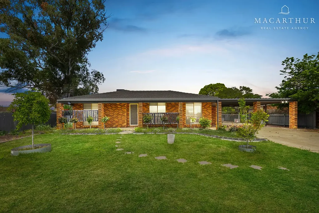 12 Balleroo Crescent, Glenfield Park, NSW 2650