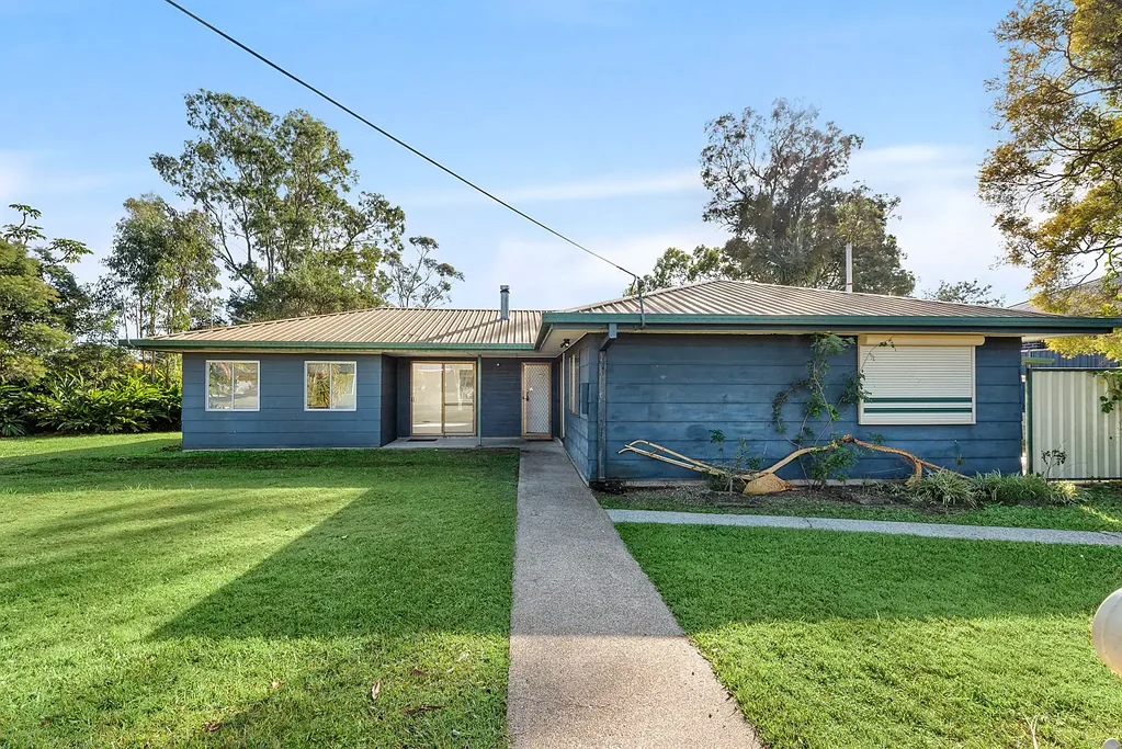 3-BED 2-BATH 2-LIVING BIG LOWSET HOME!