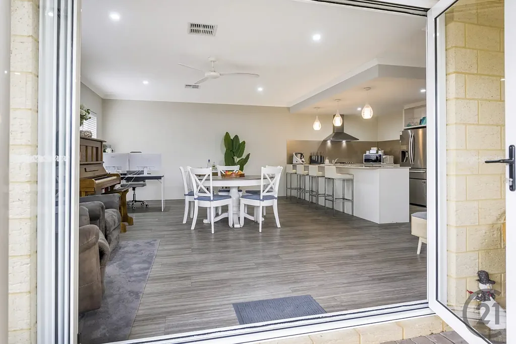 Halls Head 4 Slaapkamer Spacious, Stylish & Perfectly Positioned in Old Halls Head